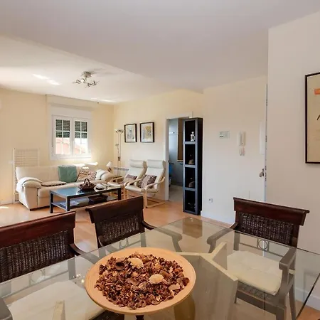 - 2 Bedrooms With Wifi - 60225 Apartman